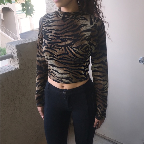 Tiger print Long Sleeve Women’s Crop Top - Picture 6 of 7